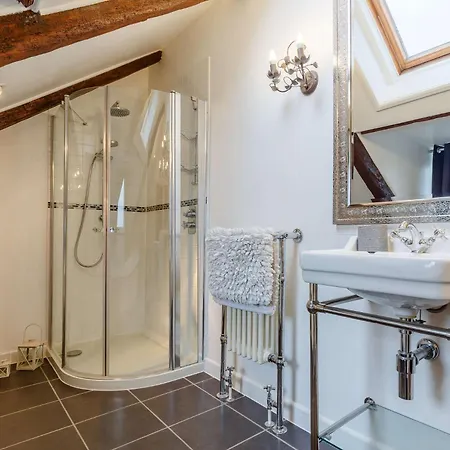 2 Bed In Newquay 82370 Holiday home